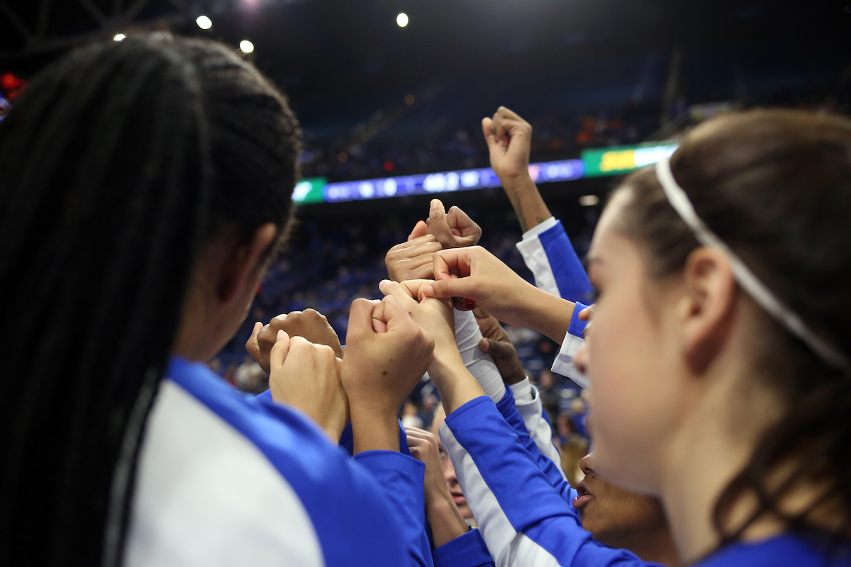 Huddle

The University of Kentucky women's basketball team falls to Tennessee on Sunday, December 31, 2017 at Rupp Arena. 

Photo by Britney Howard | UK Athletics