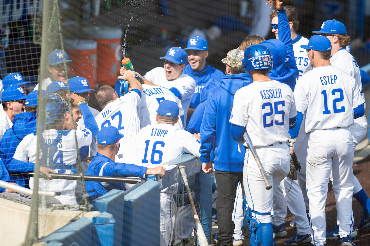 T.J. Collett. Team.

Kentucky beats Alabama 11 - 0

Photo by Grant Lee | UK Athletics