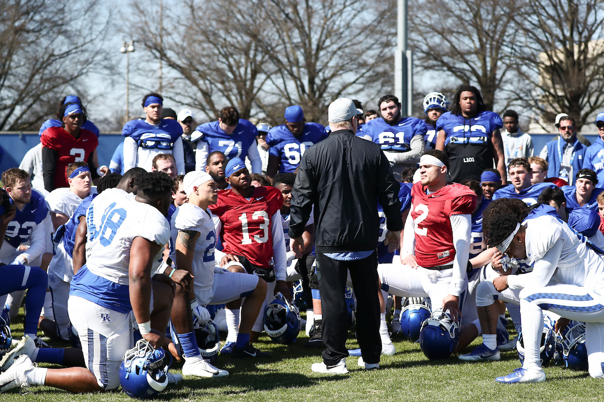 Mark Stoops. Team.

Spring Practice.

Photo by Elliott Hess | UK Athletics
