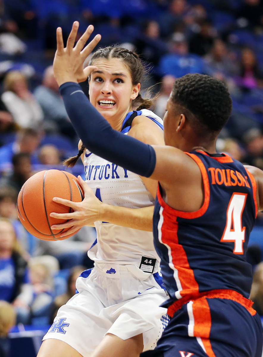 Maci Morris


Women's Basketball beats Virginia 63-51 at Rupp Arena on Thursday, November 15, 2018.

Photo by Britney Howard  | UK Athletics