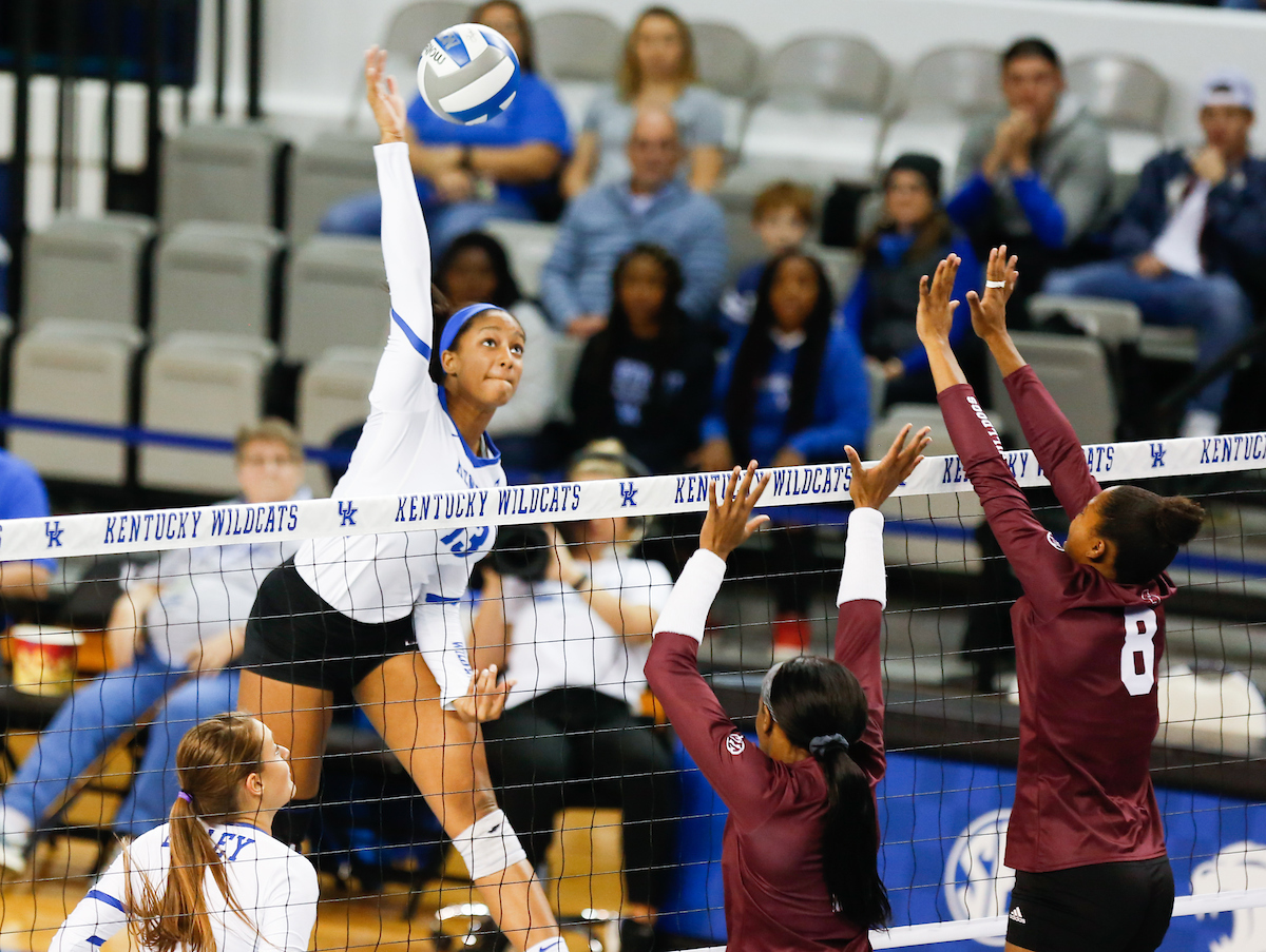 Leah Edmond.

UK Volleyball sweeps Mississippi State 3-0 on Friday, November 9th, 2018 at Memorial Coliseum in Lexington, Ky.

Photo by Eddie Justice