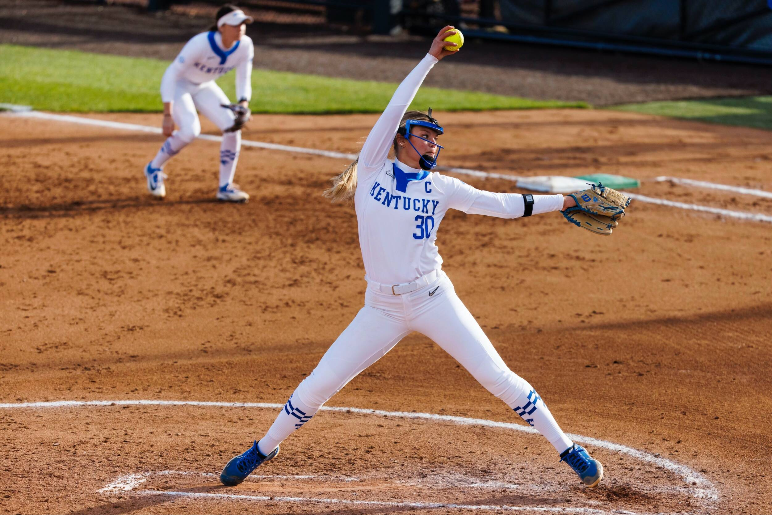 Seven-Run Sixth Wins Game One for No. 5 Gators over Kentucky