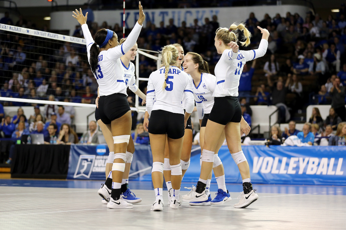 Team

UK volleyball beats Murray State in the first round of the NCAA Tournament.  

Photo by Britney Howard  | UK Athletics