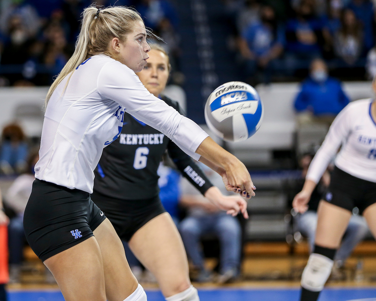 Lauren Tharp.

Kentucky sweeps Texas A&M 3 - 0.

Photo by Sarah Caputi | UK Athletics