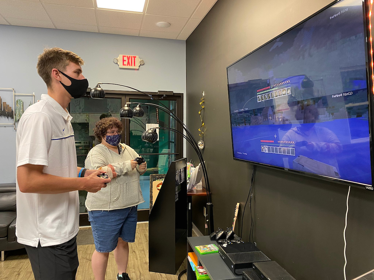 Members of the Kentucky men's basketball team visited "The Neighborhood" in Ashland, Kentucky.