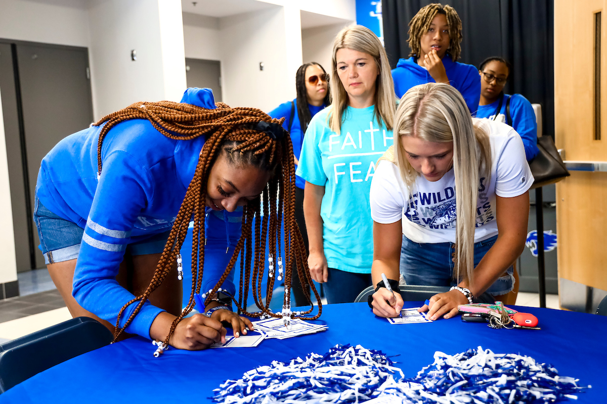 Tionna Herron. Cassidy Rowe.

Kentucky WBB 2022-23 newcomer move in.

Photo by Eddie Justice | UK Athletics