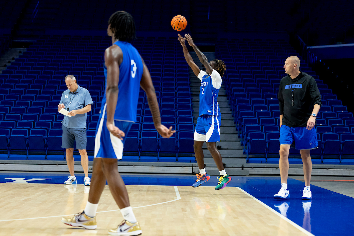Men's Basketball Practice Photo Gallery (Sept. 5)