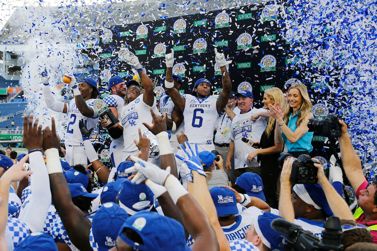 Benny Snell, Lonnie Johnson

The UK Football team beat Penn State 27-24 in the Citrus Bowl.

Photo by Michael Reaves | UK Athletics