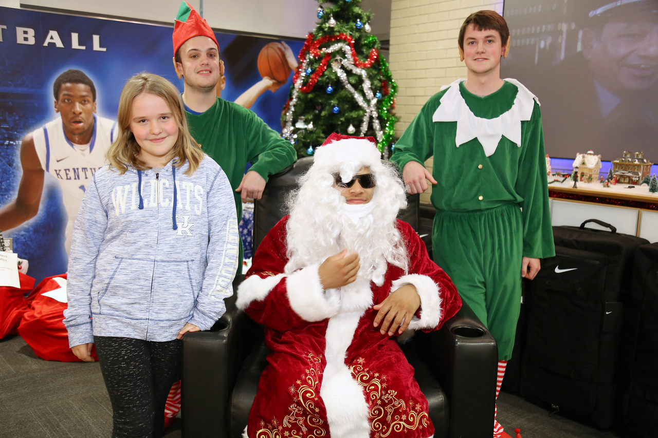 The Kentucky men's basketball team delivered an early Christmas to 10 families in Lexington. 