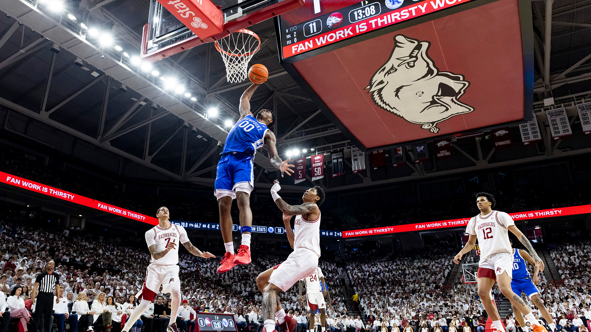 Kentucky Holds Off No. 15 Arkansas in Fayetteville