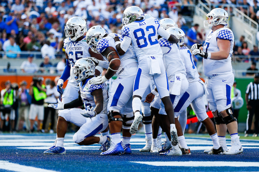 Benny Snell. Team. Offense.

The UK football team beat Penn State27-24 in the Citrus Bowl.

Photo by Chet White | UK Athletics