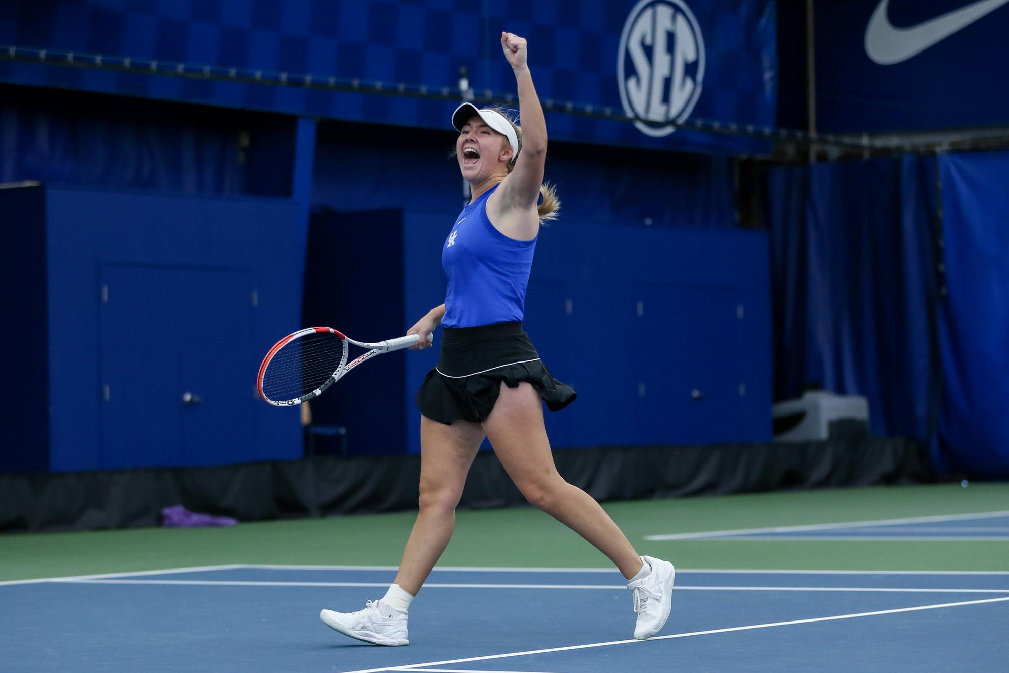 Kentucky Rolls Past Missouri on the Road, 4-1