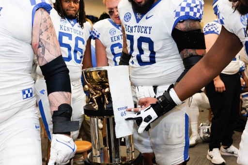 Governor's Cup. Darian Kinnard. John Schlarman.

Kentucky beats Louisville 52-21. 

Photo by Elliott Hess | UK Athletics