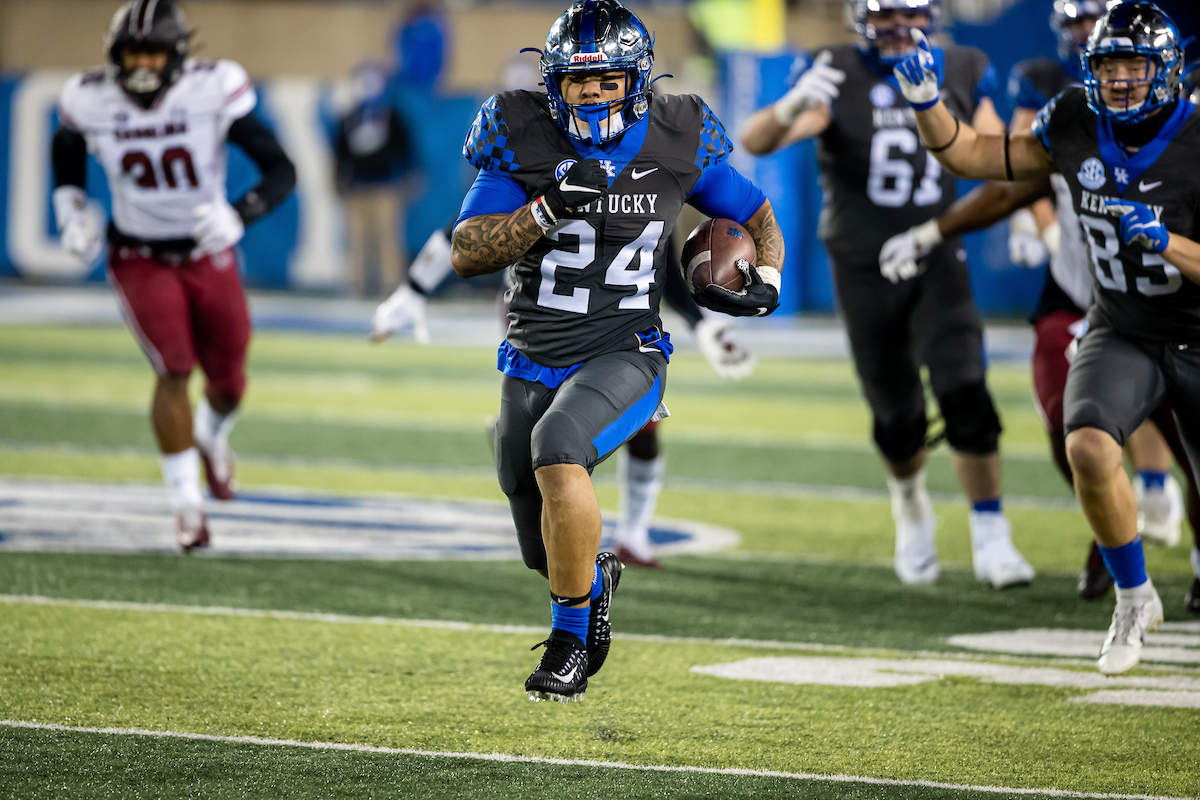 Chris Rodriguez

Kentucky beats South Carolina, 41-18.

Photo by Jacob Noger | UK Football