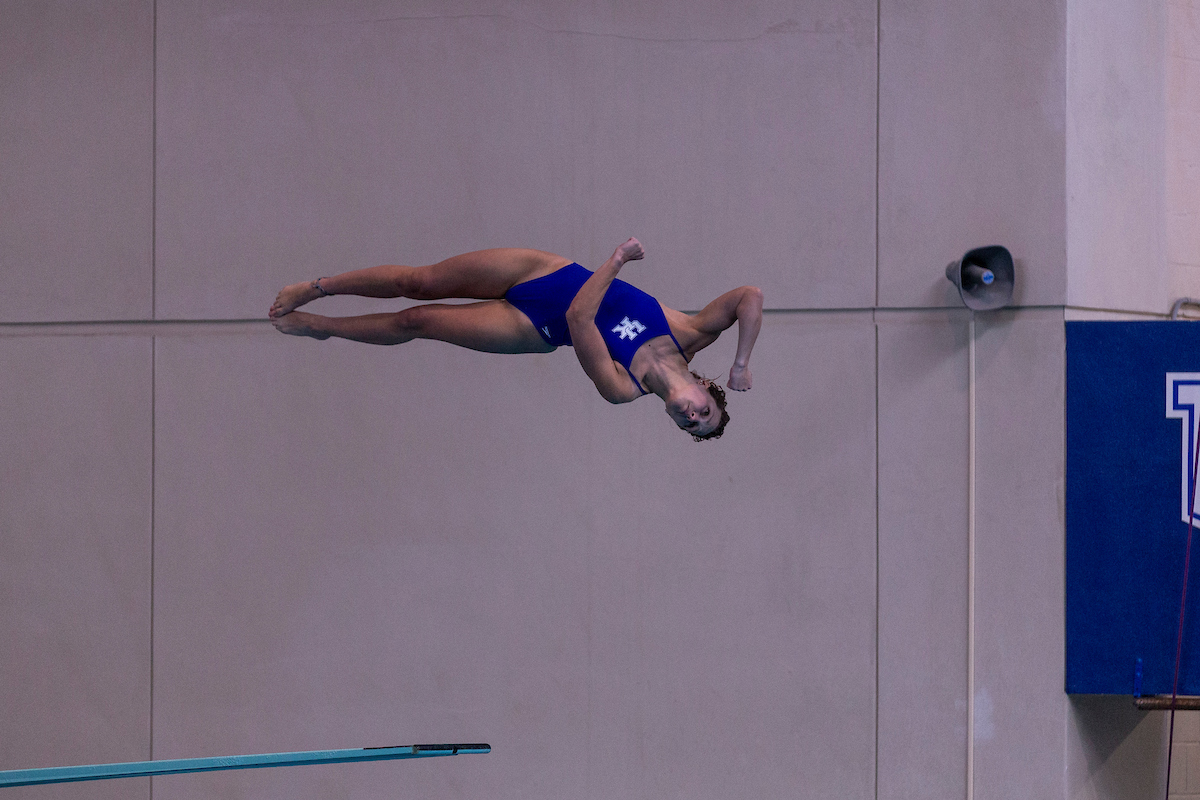 Kentucky Women's Swim/Dive beats Louisville
Kentucky Men's Swim/Dive fall to Louisville.

Photo by Sarah Caputi ¦UK Athletics