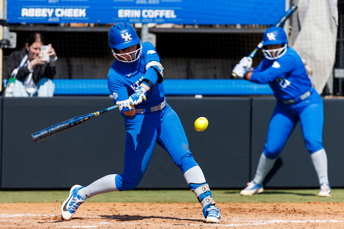 Seven-Run Sixth Propels No. 15 Texas A&M to Sweep of Kentucky