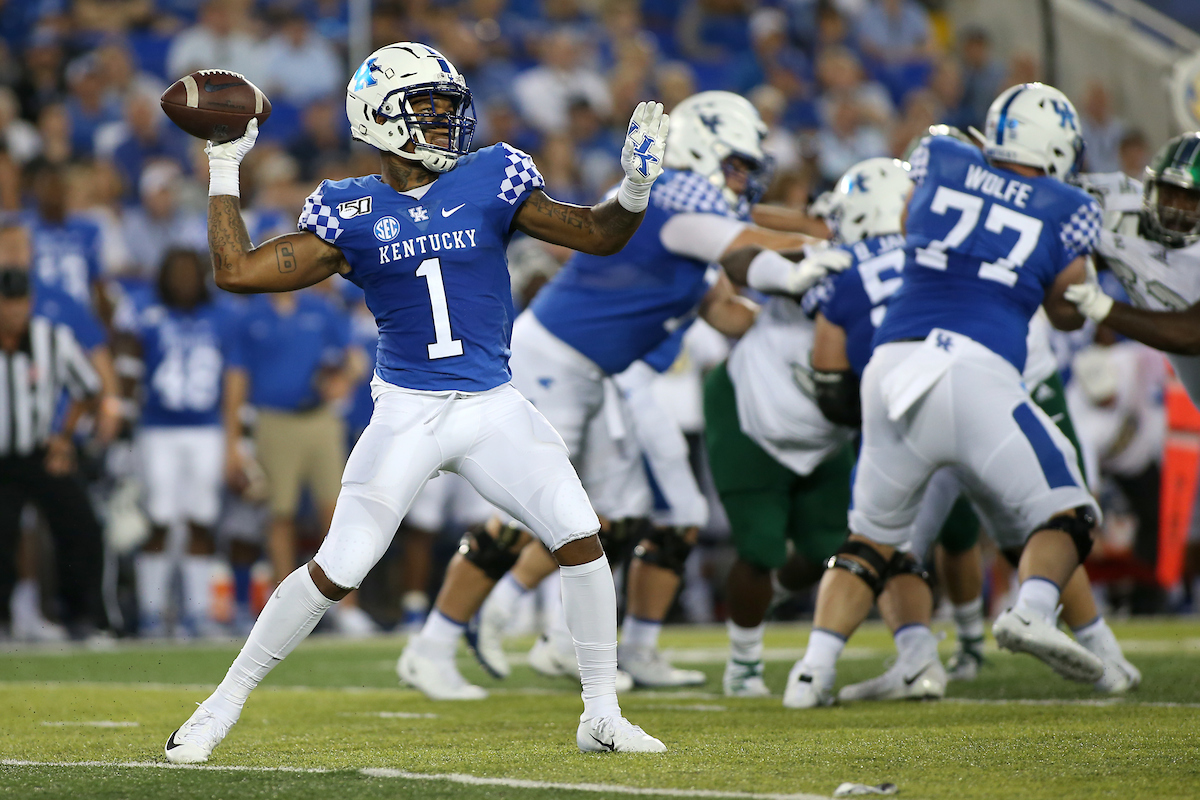 Lynn Bowden Jr

UK beat EMU 38-17.


Photo By Barry Westerman | UK Athletics