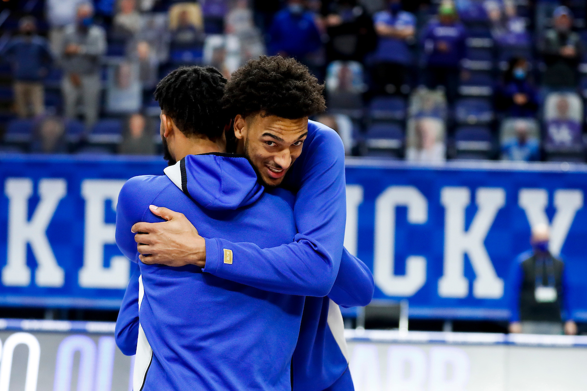 Oliver Sarr. Davion Mintz. 

UK loses to Florida 71-67.

Photo by Chet White | UK Athletics