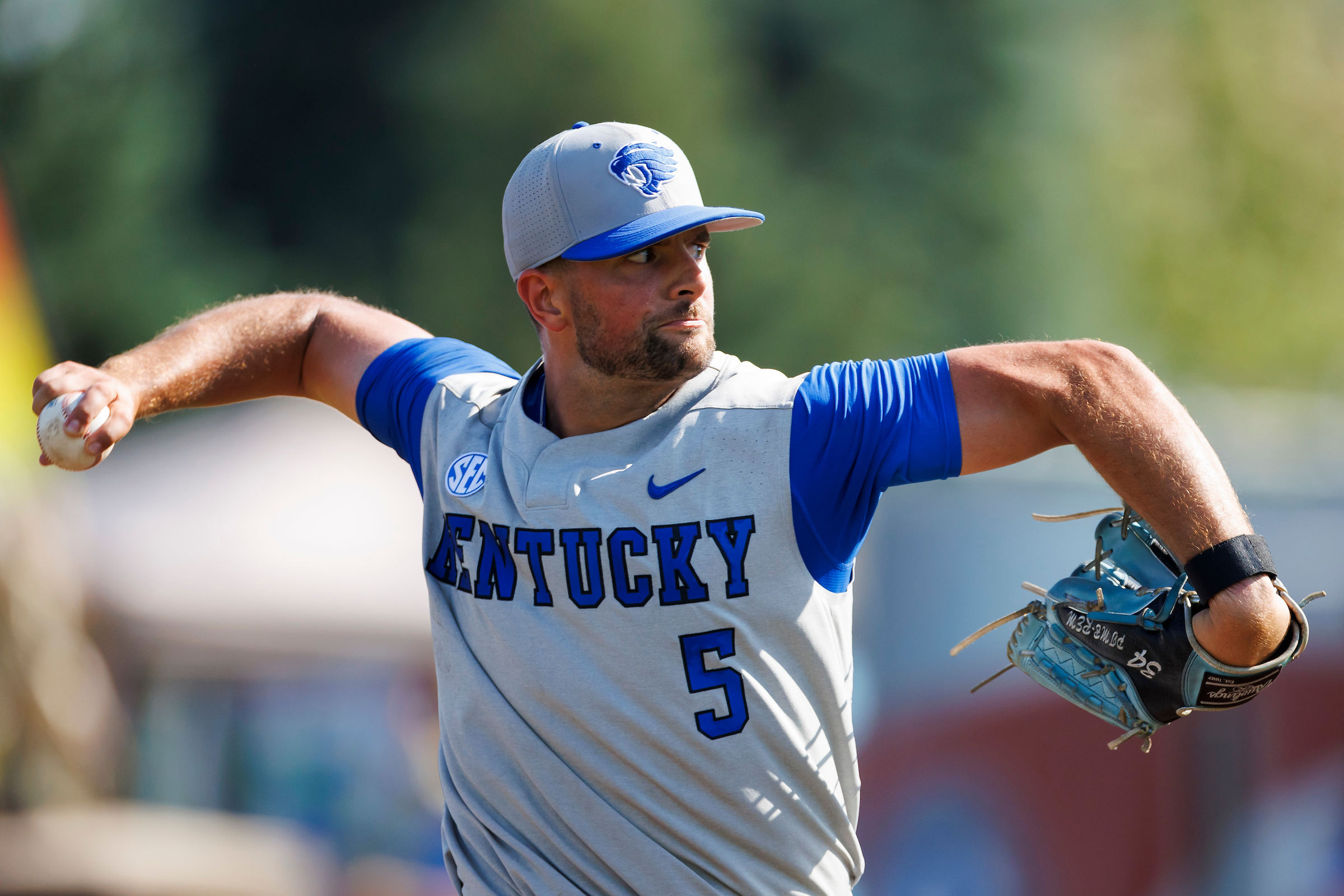 No. 20 Kentucky Splits Season-Opening Doubleheader