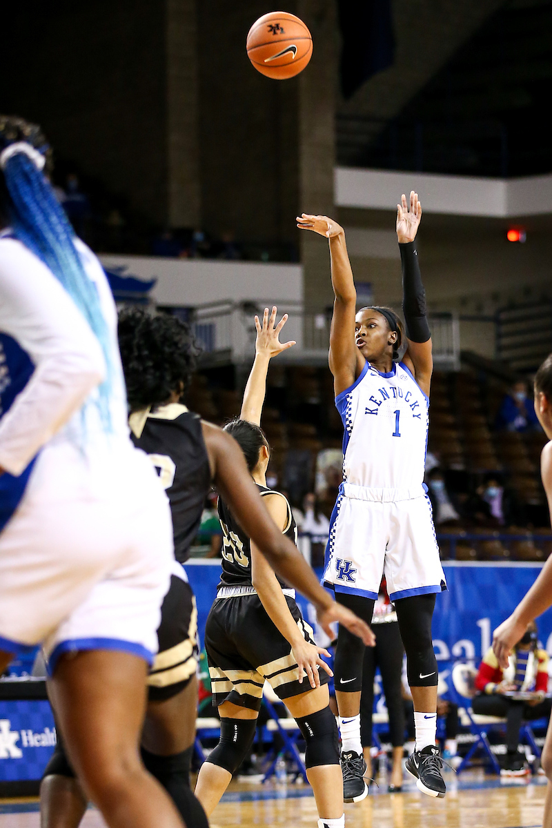 Robyn Benton. 

Kentucky beats Worfford 98-37.

Photo by Eddie Justice | UK Athletics