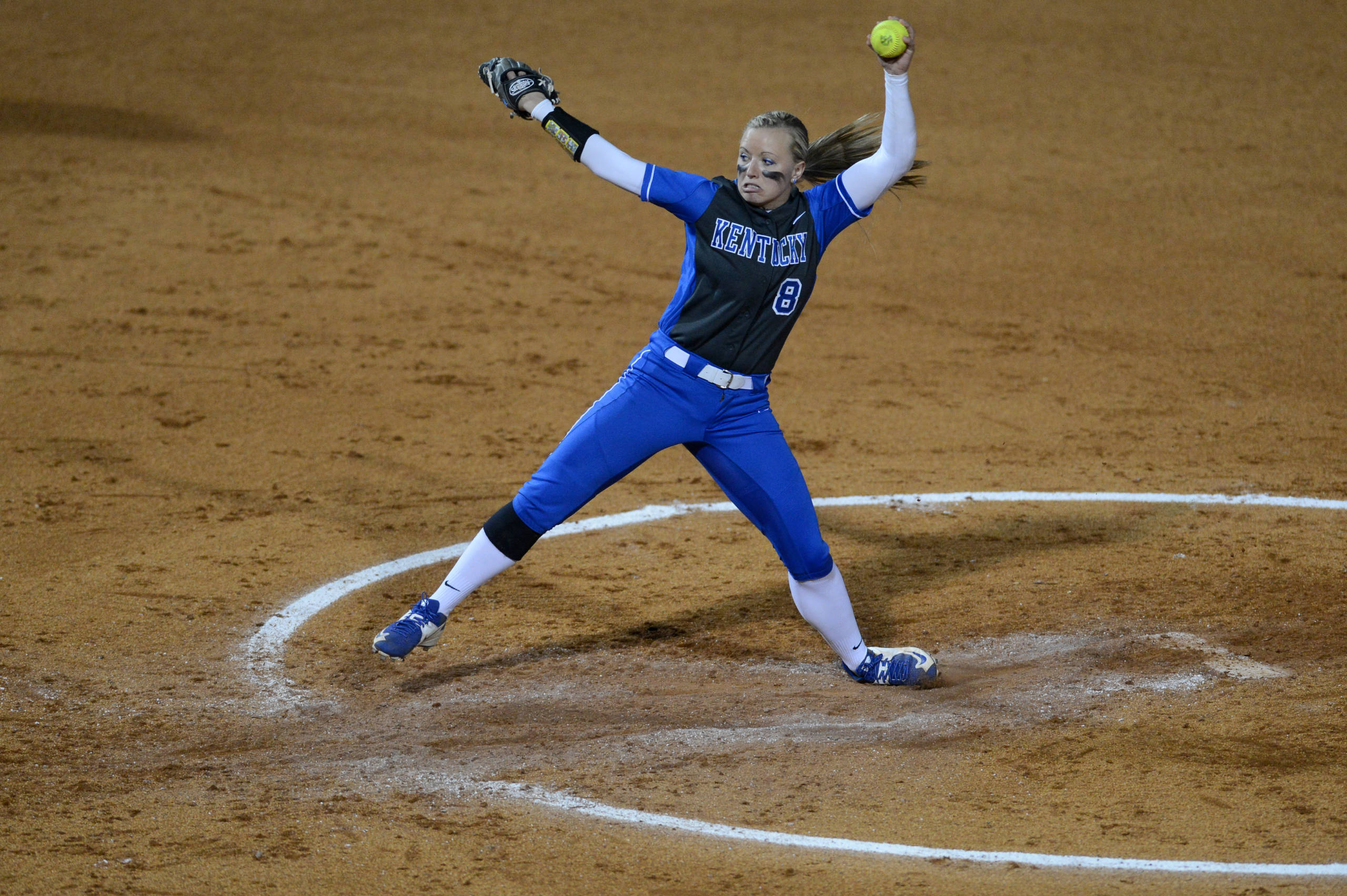 Rethlake’s Dynamite Day Lifts No. 22 Kentucky to Friday Sweep
