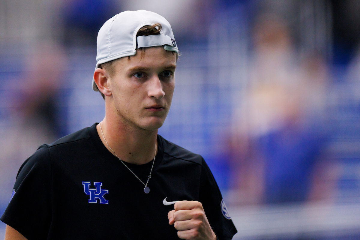 Kentucky Welcomes No. 16 Florida for Wear Black Night