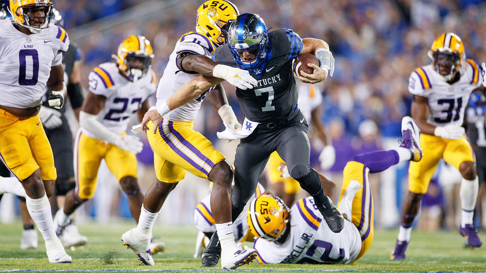 No. 16/14 Kentucky Rolls Past LSU, Moves to 6-0