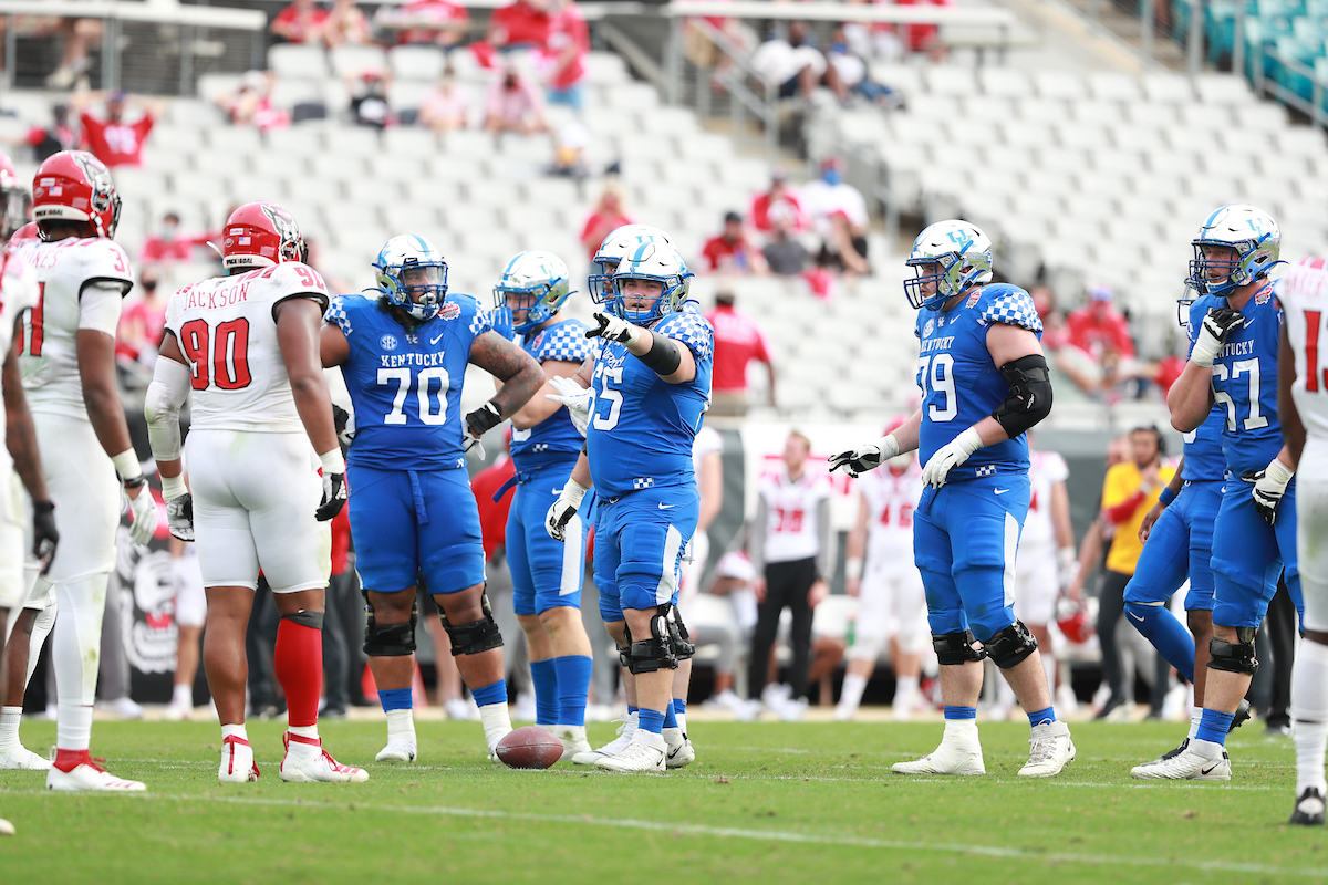 Drake Jackson & Big Blue WallKentucky beats NC State 23-21Photo by Jacob Noger | UK Football