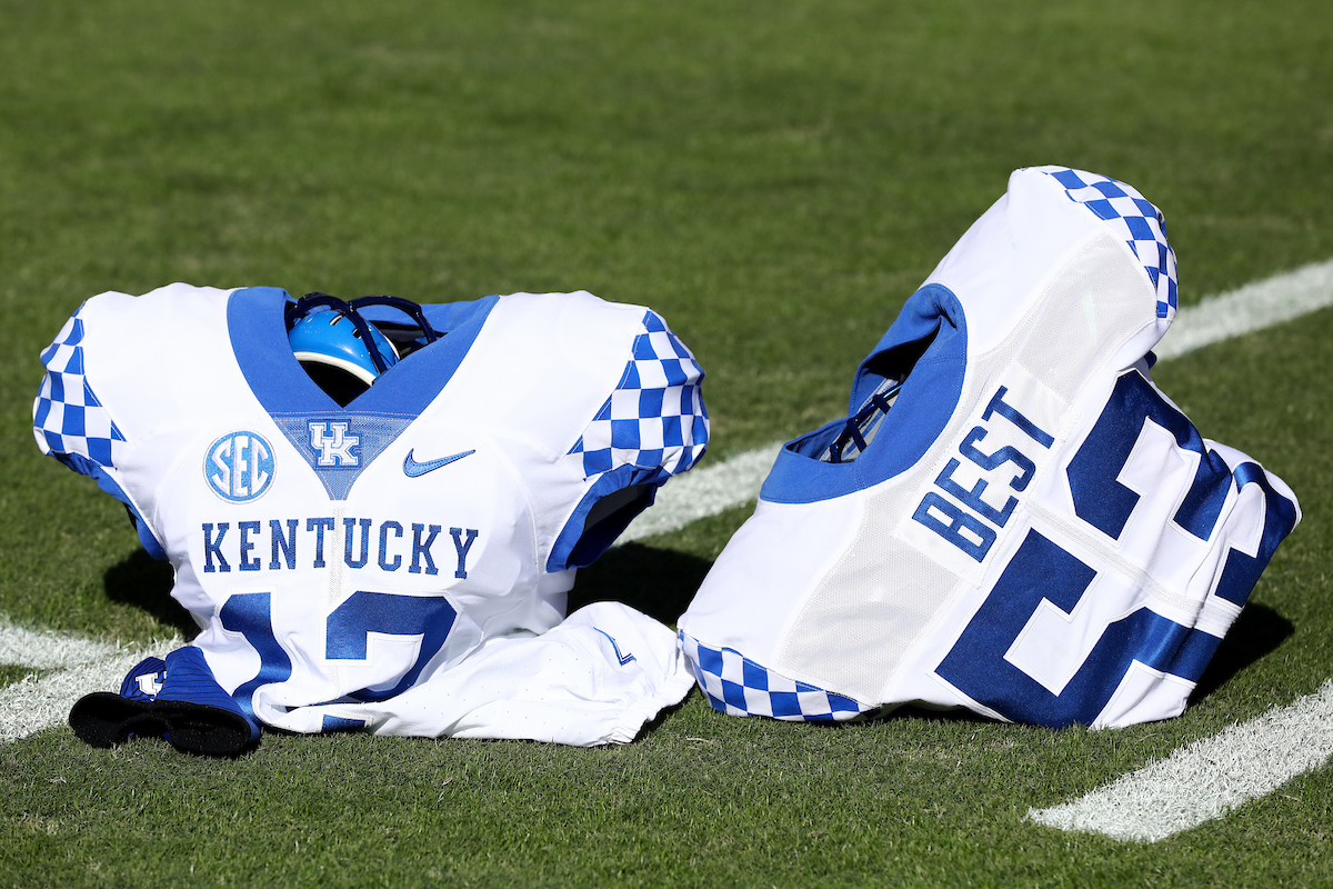 Blake Best

Football falls to Tennessee, 24-7.


Photo by Elliott Hess | UK Athletics