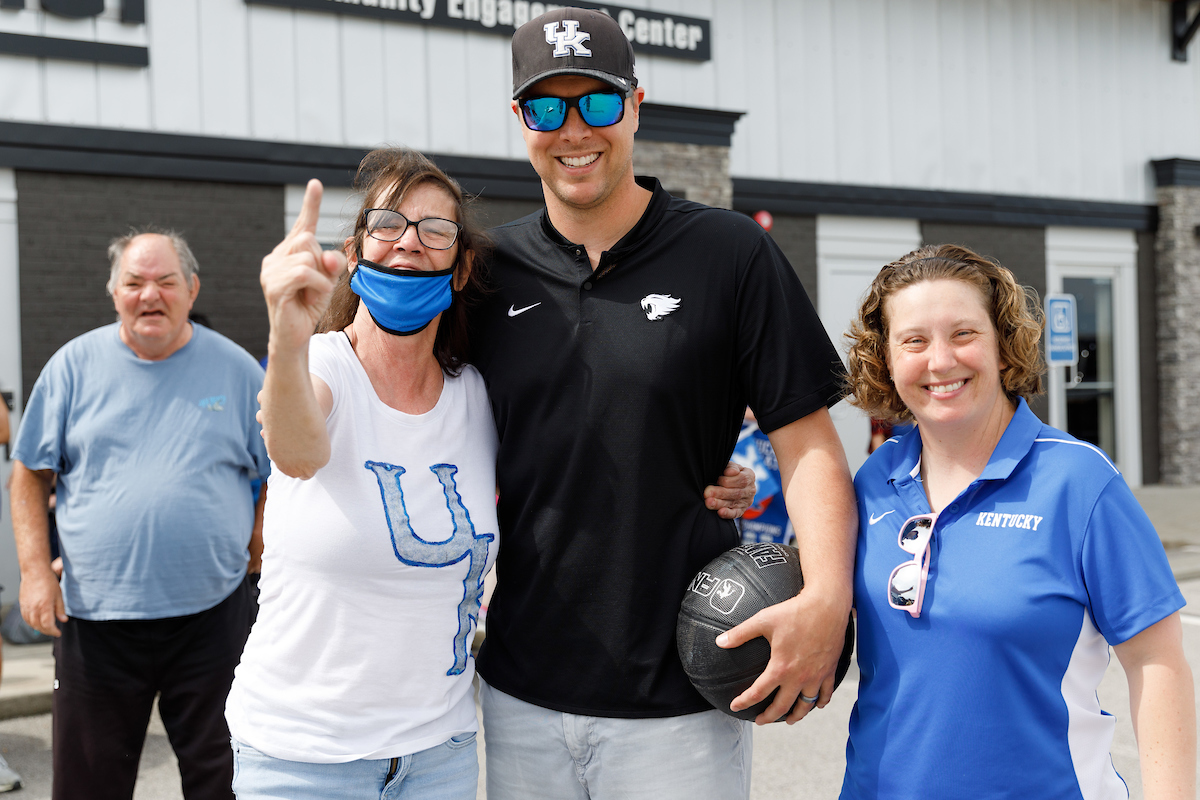 TJ Beisner. Deb Moore.

Some of the Kentucky men's basketball team visited the Pillar Community Engagement Center on Tuesday in Crestwood, Kentucky.

Photo by Elliott Hess | UK Athletics