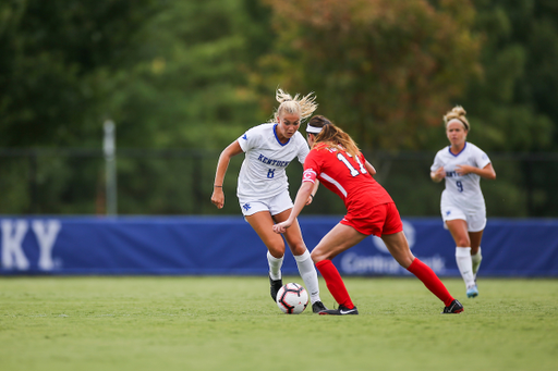 Hannah Richardson

WSOC v WKU 0-0

Photo by Hannah Phillips | UK Athletics