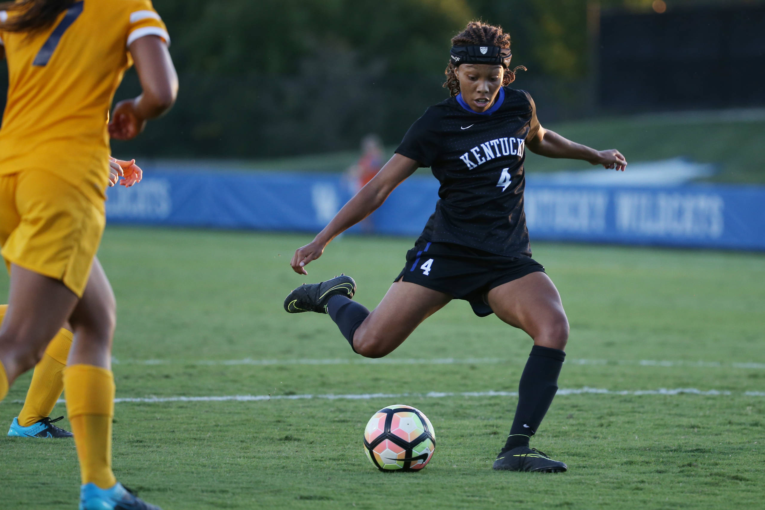 Second Half Surge Powers Kentucky to Shutout Win over Murray