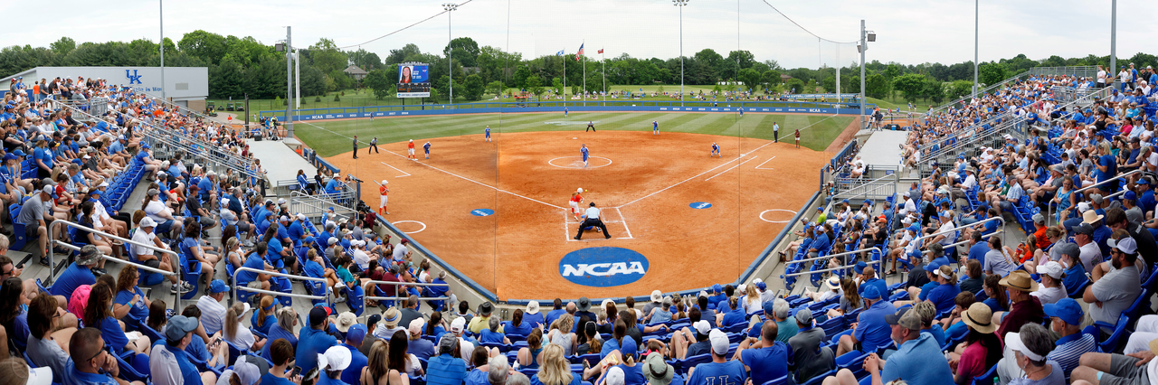 Kentucky beats Virginia Tech, 11-1.


Photos by Elliott Hess | UK Athletics