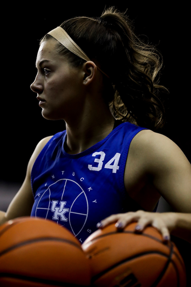 Emma King.

Women’s blue-white.

Photos by Hani Abu Taha | UK Athletics