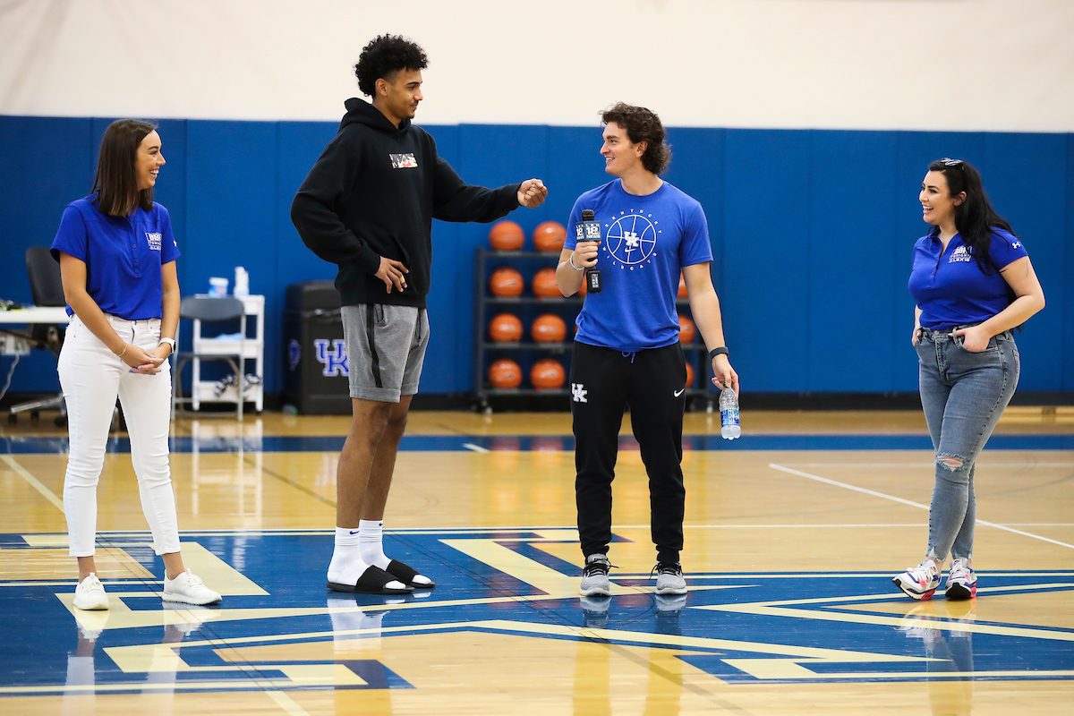 Maggie Davis. Jacob Toppin. Riley Welch. Anna Tarullo.

Coach Cal Women’s Clinic.

Photos by Chet White | UK Athletics