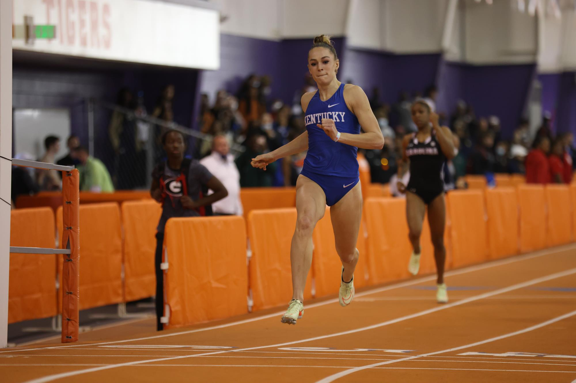 Steiner Breaks Own 200m Collegiate Record at Tiger Paw Invitational