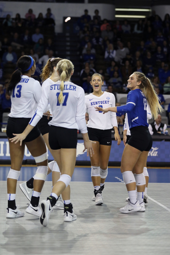 Madison Lilley. Gabby Curry.

The University of Kentucky volleyball team defeats Ole Miss.

Photo by Quinn Foster