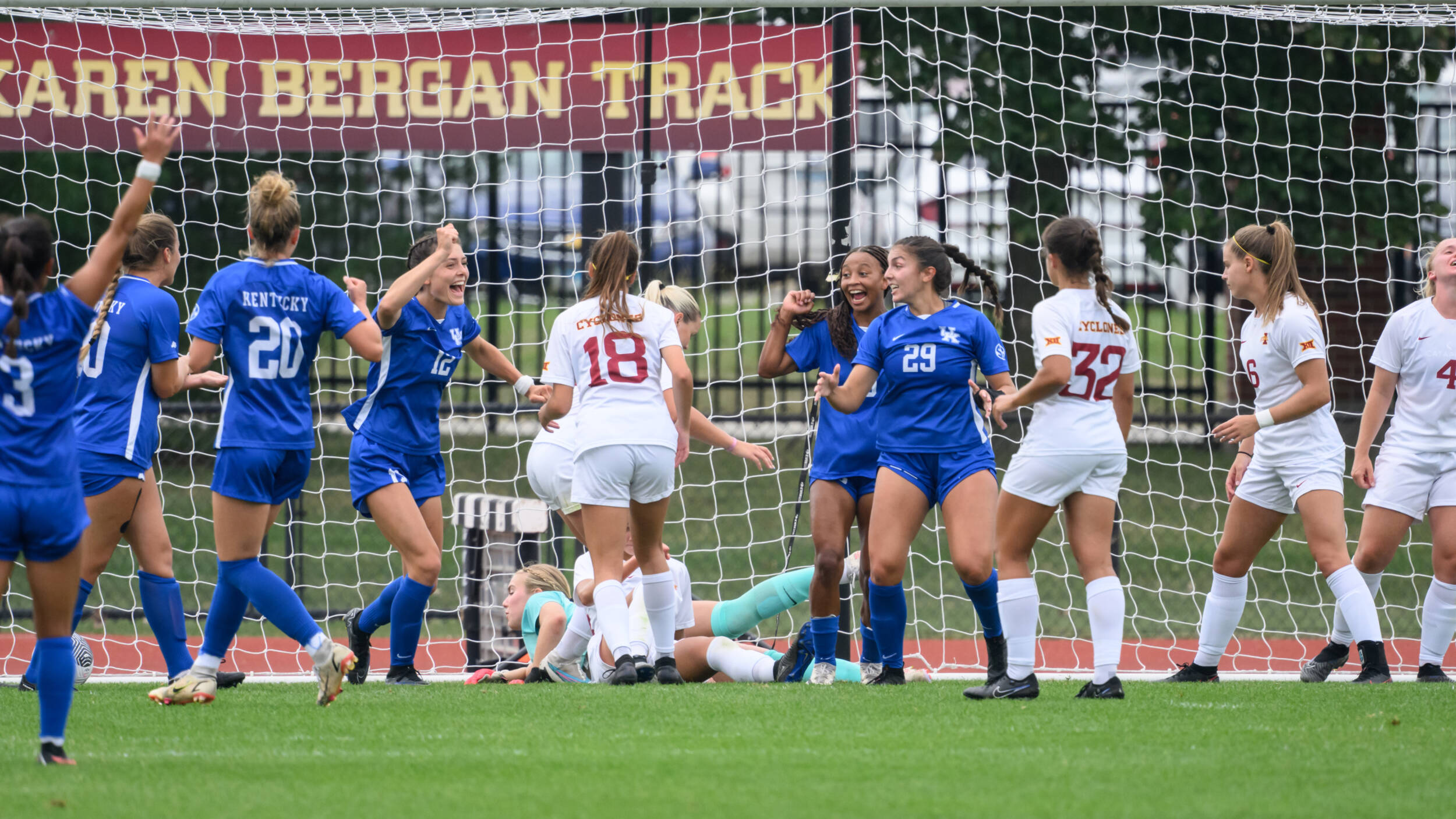 Kentucky Upends Iowa State for 3-0 Road Win