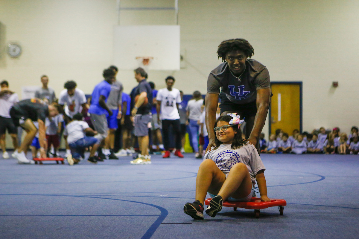 Tyrese Maxey

Men's Basketball team delivers food to God’s Pantry at Picadome Elementary. 

Photo by Hannah Phillips | UK Athletics