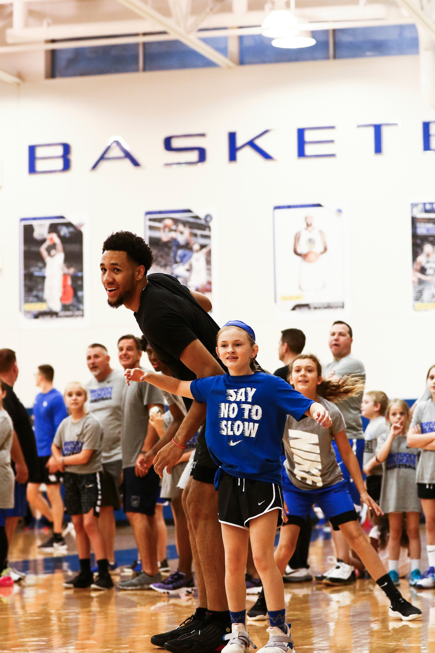 Fans. EJ Montgomery. 

Kentucky men's basketball during the 2019 John Calipari Father/Daughter Camp on Saturday, June 22. 

Photo by Eddie Justice | UK Athletics