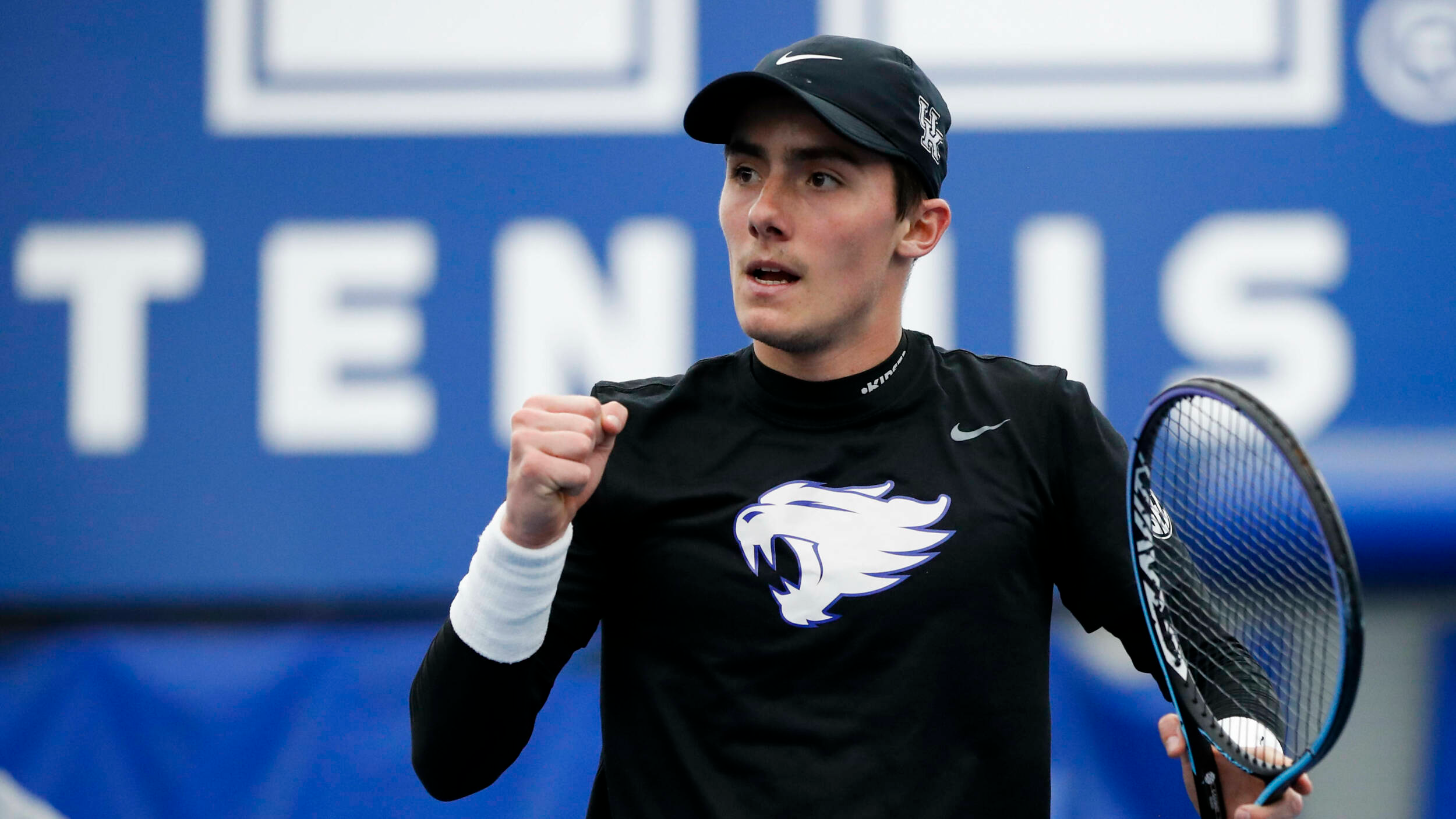 Men’s Tennis Wins Third Straight, Blanks Arkansas, 7-0