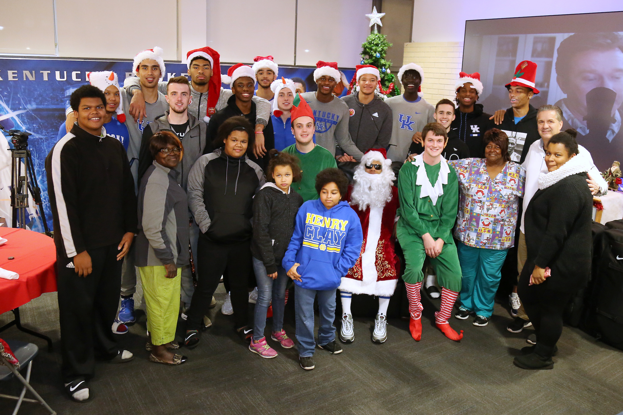 The Kentucky men's basketball team delivered an early Christmas to 10 families in Lexington. 