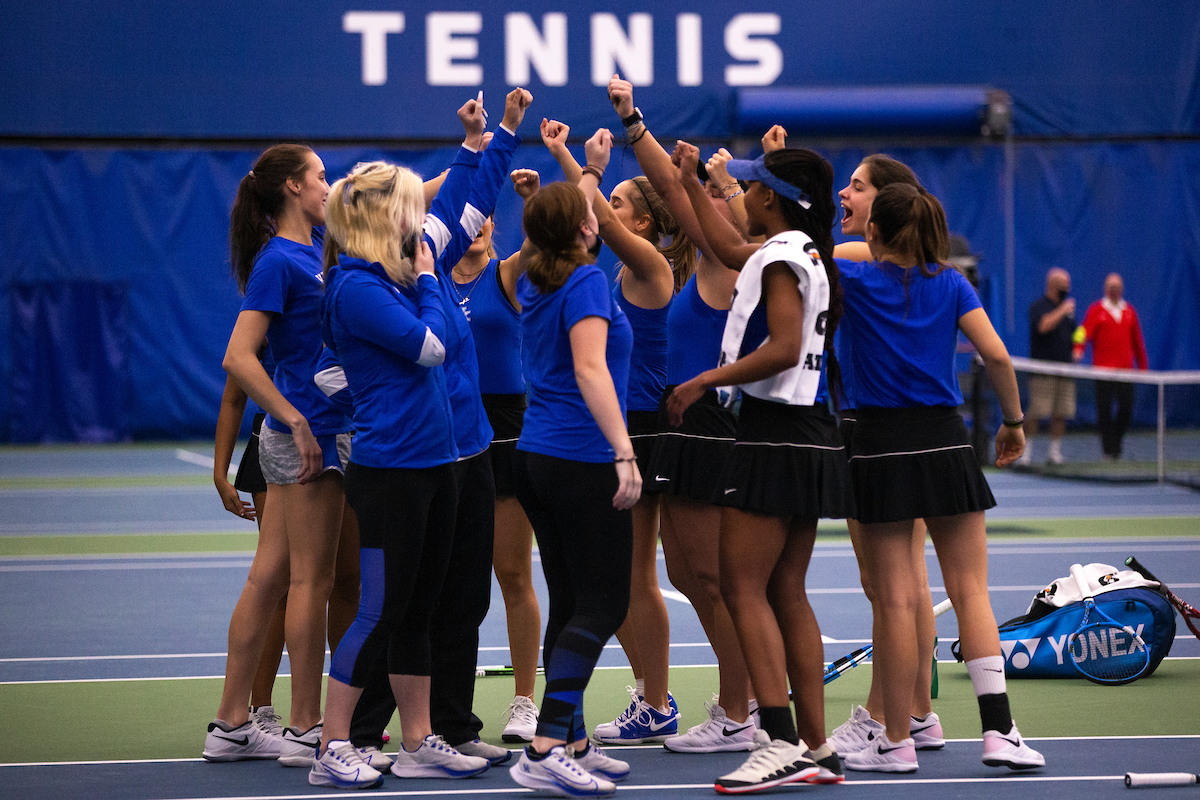 Team.

Kentucky defeats Cincinnati 6-1.

Photo by Grace Bradley | UK Athletics