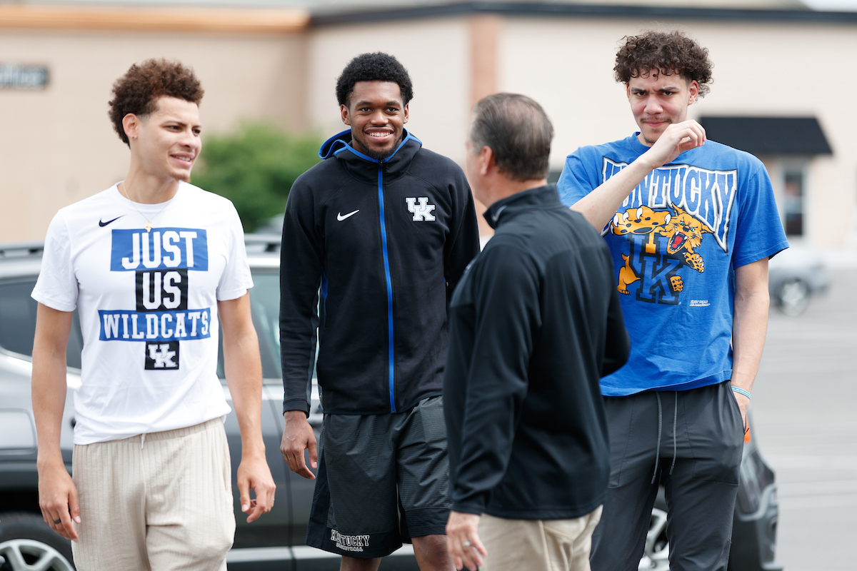 Coach John Calipari. Kellen Grady. Keion Brooks Jr. Lance Ware.

Some of the Kentucky men's basketball team visited the Pillar Community Engagement Center on Tuesday in Crestwood, Kentucky.

Photo by Elliott Hess | UK Athletics