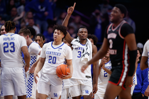 Zan Payne. Oscar Tshiebwe.

Kentucky beat WKU 95-60.

Photo by Elliott Hess | UK Athletics