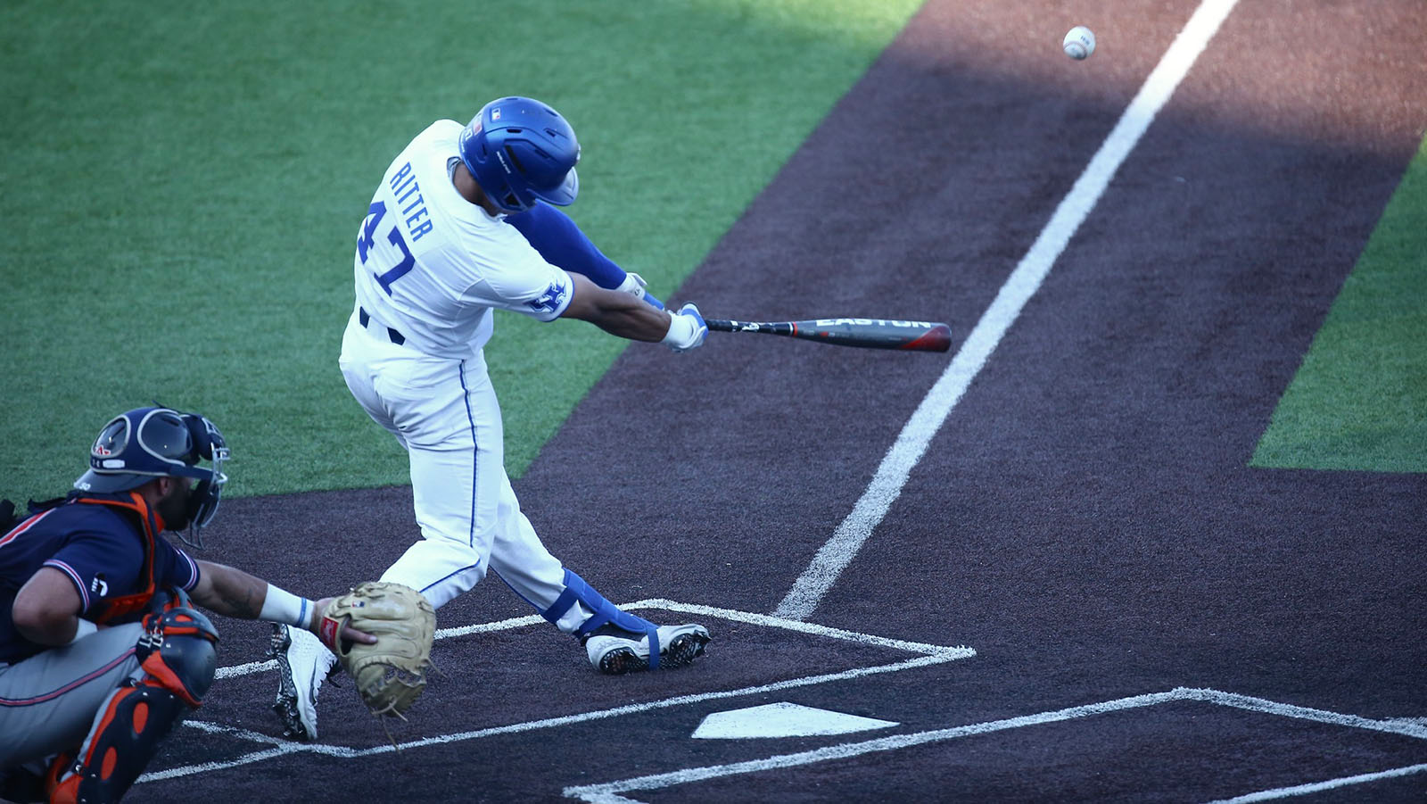 Kentucky Splits Doubleheader on Senior Night