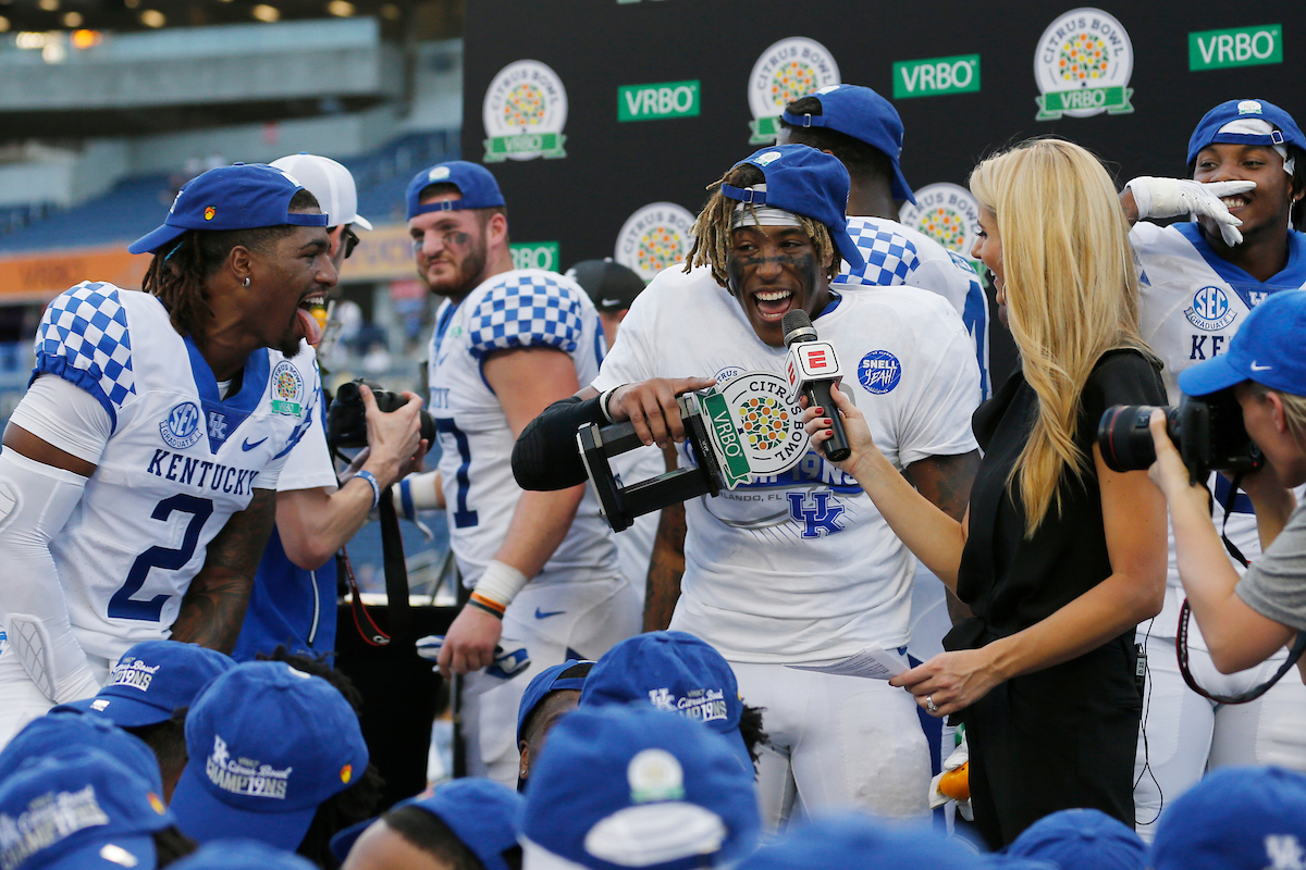Benny Snell 

The UK Football team beat Penn State 27-24 in the Citrus Bowl.

Photo by Michael Reaves | UK Athletics