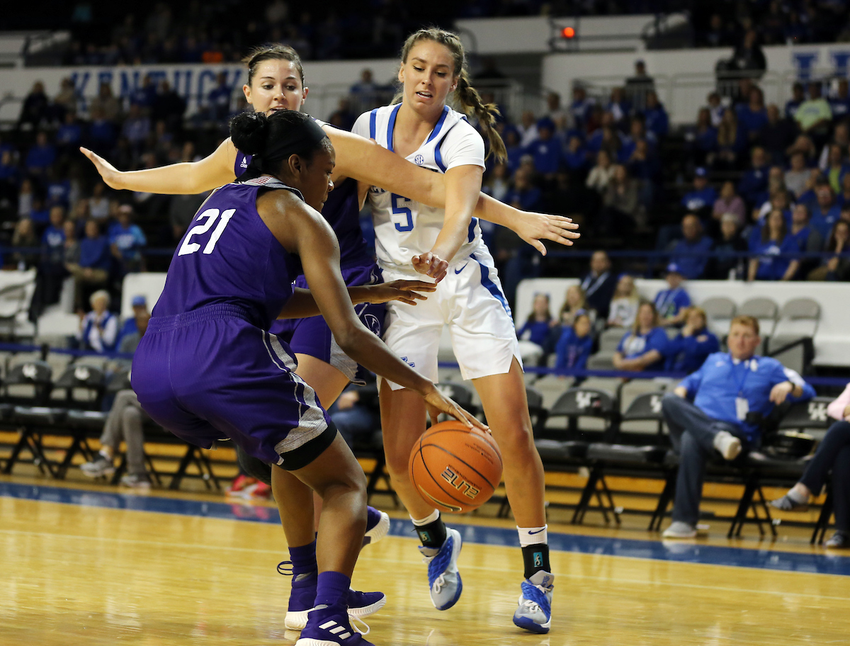 Blair Green 


UK Women's Basketball beat High Point University 71-49 at Memorial Coliseum  on Sunday, November 18th, 2018.

Photo by Britney Howard  | UK Athletics