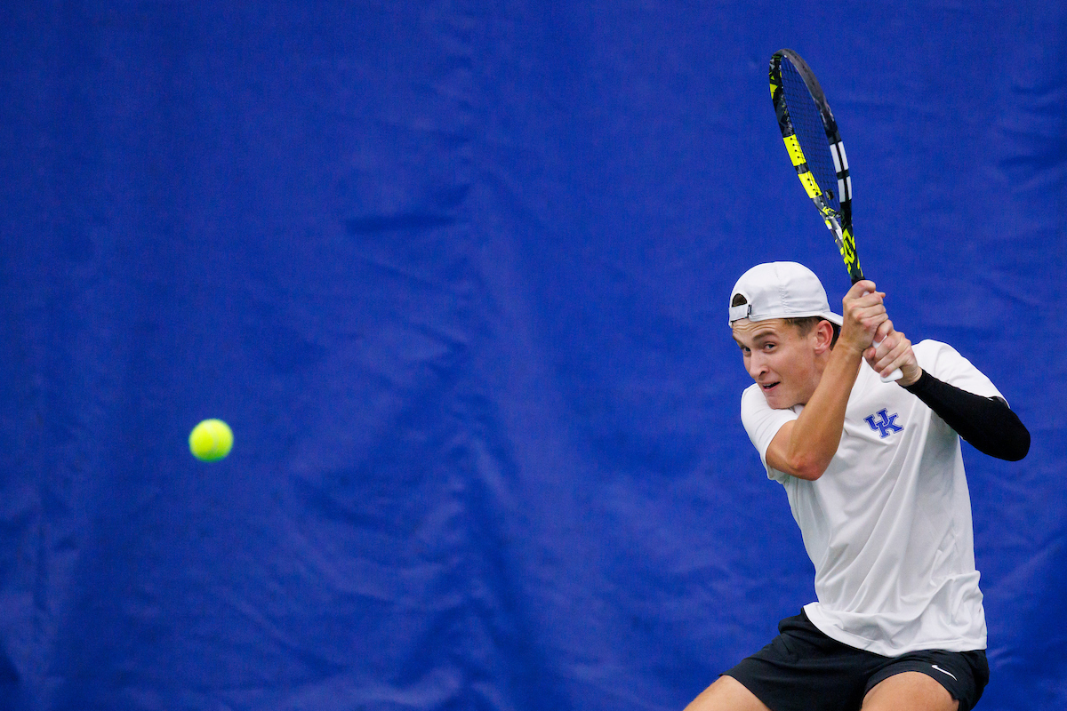 Kentucky Commences SEC Play Against Tennessee, No. 16 Texas A&M