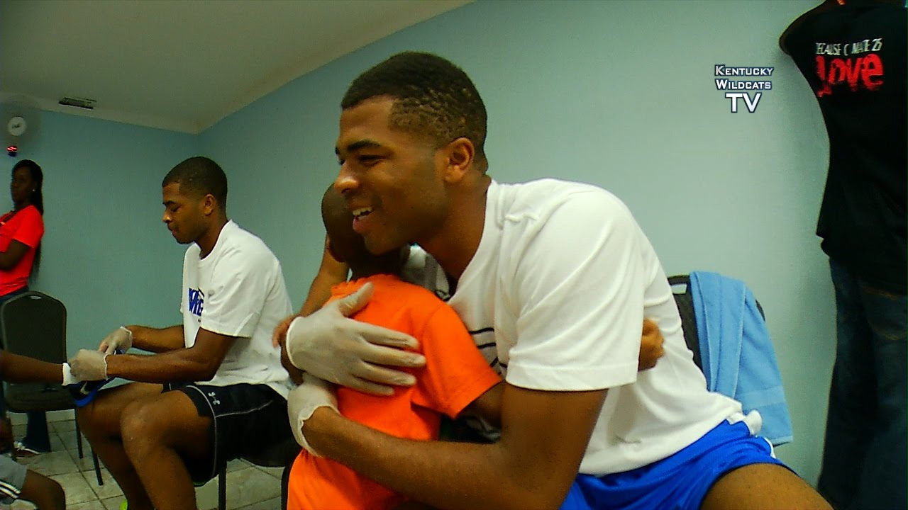 Kentucky Wildcats TV: Kentucky Basketball - Samaritan’s Feet in the Bahamas